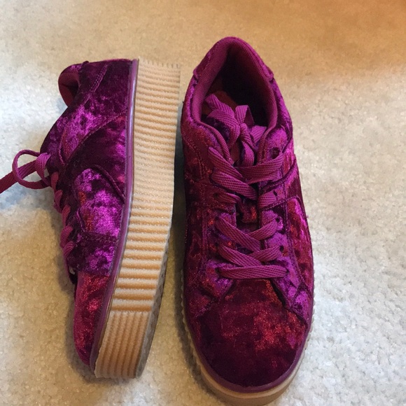 Shoes - Picture 2 of 4